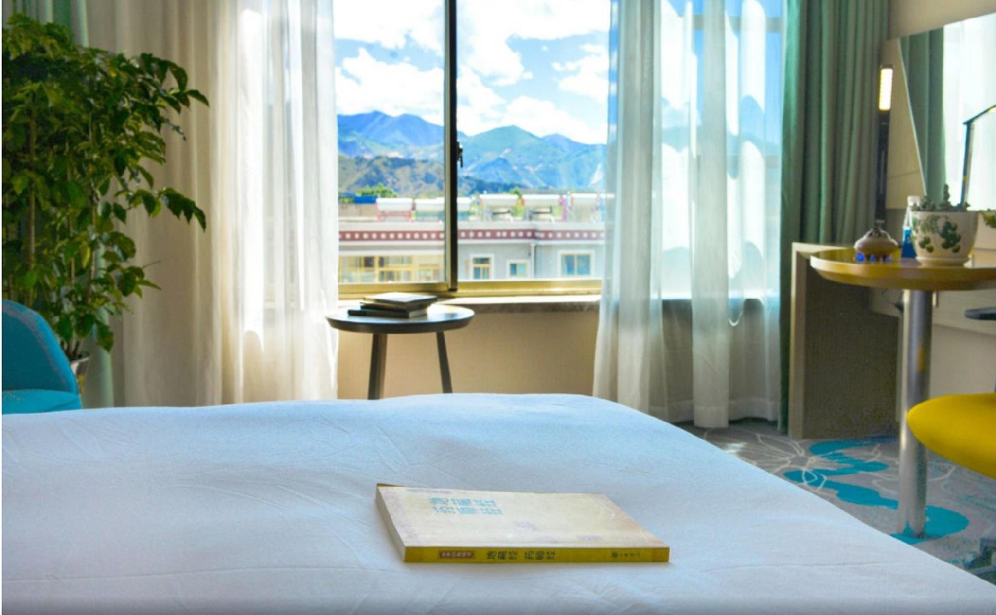 Holiday Inn Express Lhasa Potala Palace, An Ihg Hotel Екстериор снимка