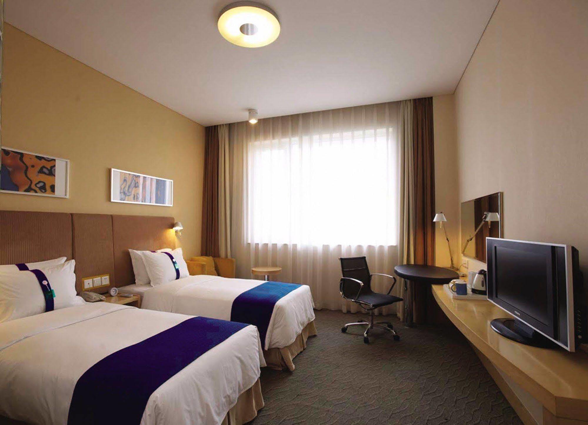 Holiday Inn Express Lhasa Potala Palace, An Ihg Hotel Екстериор снимка
