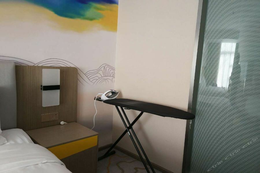 Holiday Inn Express Lhasa Potala Palace, An Ihg Hotel Екстериор снимка